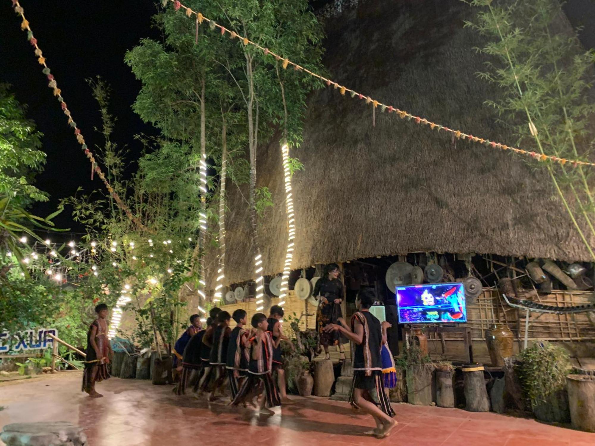 Khu Du Lich Sinh Thai, Nghi Duong Homestay Hoang Anh - Kon Xom Luh Kon Tum Exteriör bild