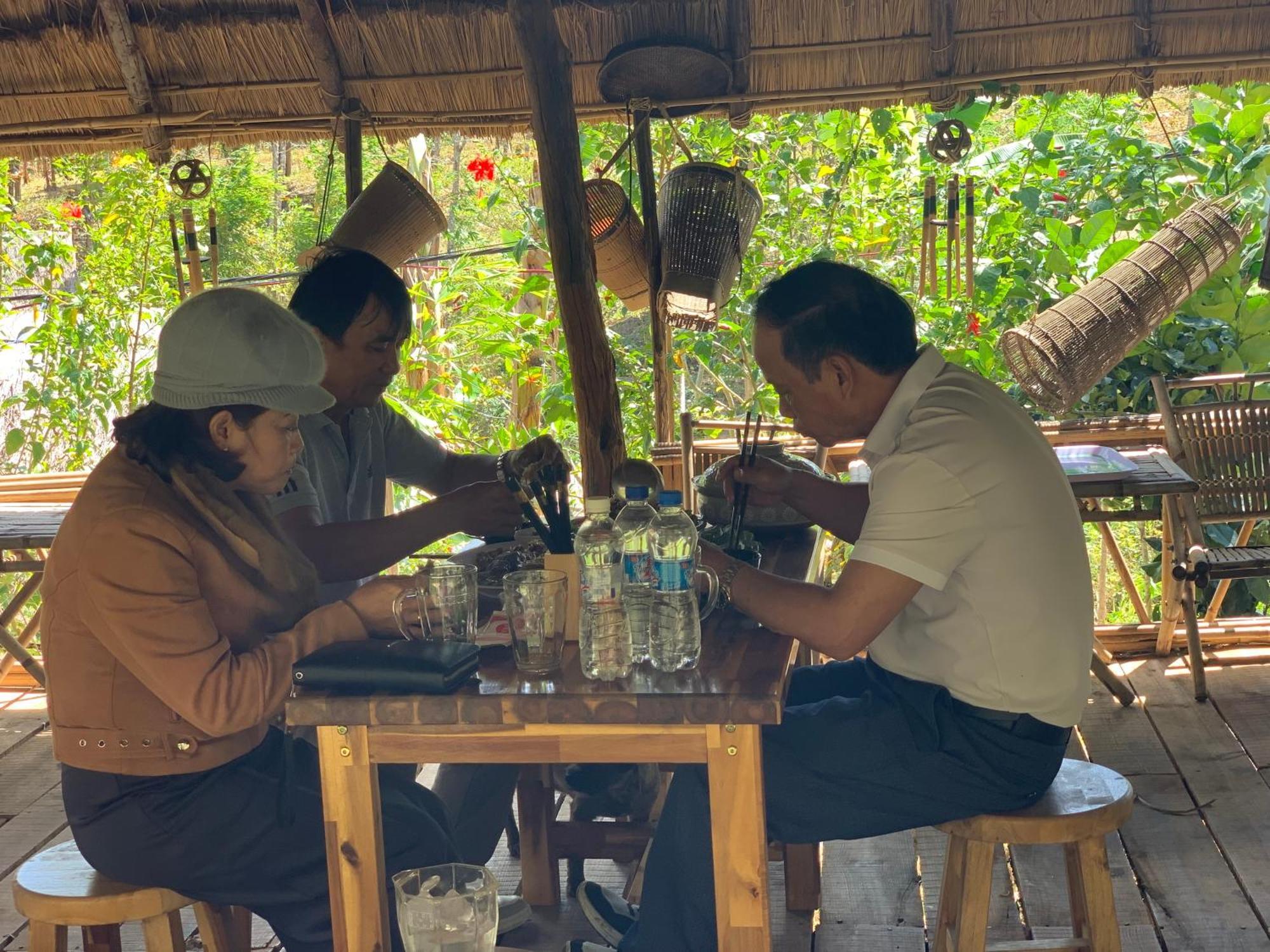 Khu Du Lich Sinh Thai, Nghi Duong Homestay Hoang Anh - Kon Xom Luh Kon Tum Exteriör bild